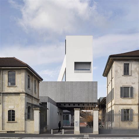 fondazione prada ascensore basculante|oma fondazione prada.